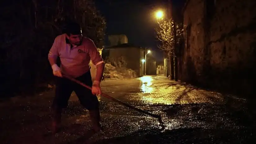 TİRE'DE SOKAK VE CADDE ÇALIŞMALARI DEVAM EDİYOR