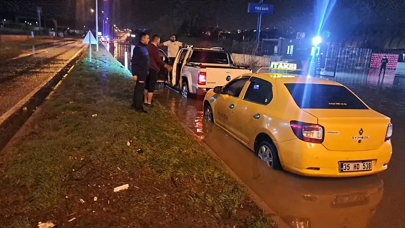 TİRE'DE SU BASKININA BELEDİYEDEN HIZLI MÜDAHALE