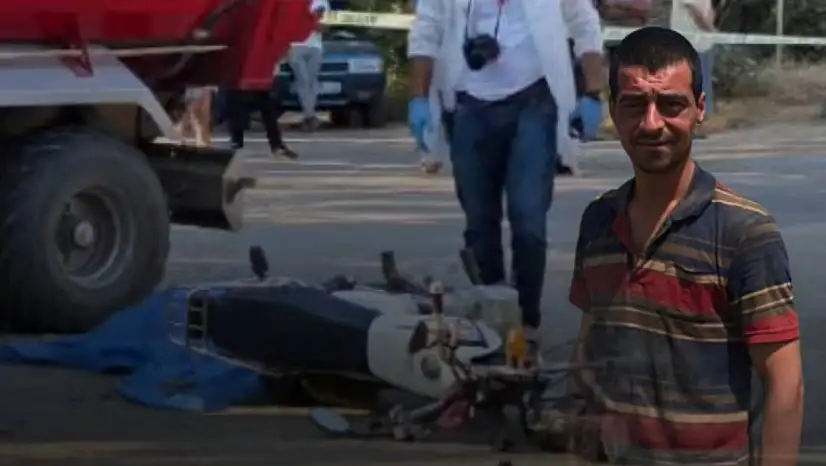 Tire'de Traktör ile Motosiklet Çarpıştı: 33 Yaşındaki Sürücü Hayatını Kaybetti