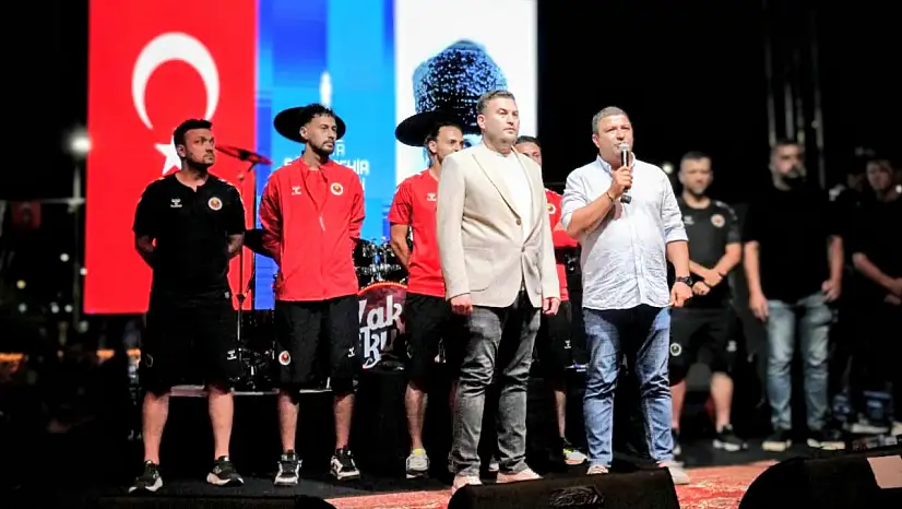 Tire FK, Tire Halkını Sahnede Selamladı