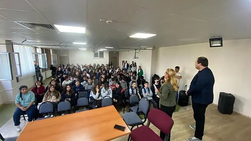 Ülkü Ocakları'ndan Ödemiş'te Öğrencilere Tanıtım Etkinliği