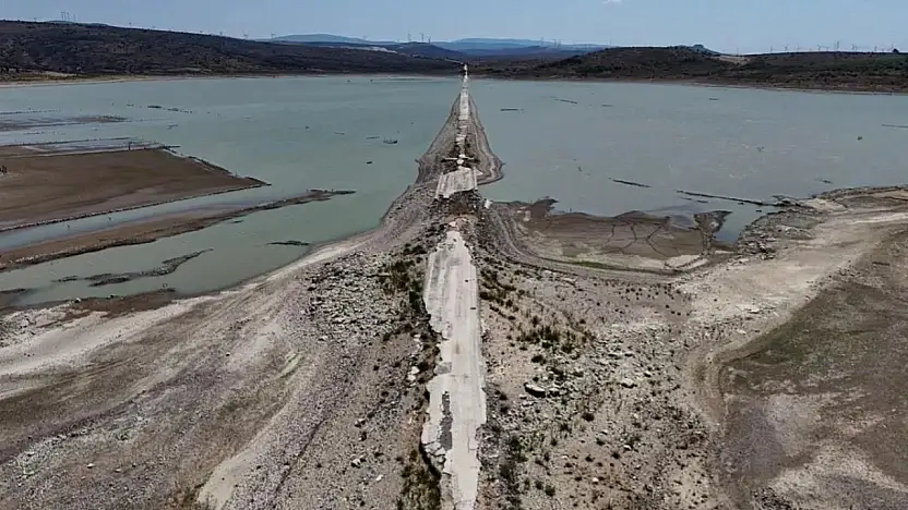 Alaçatı Barajı Kurudu: Yıllar Önce Kapanan Eski Yol Tekrar Ortaya Çıktı