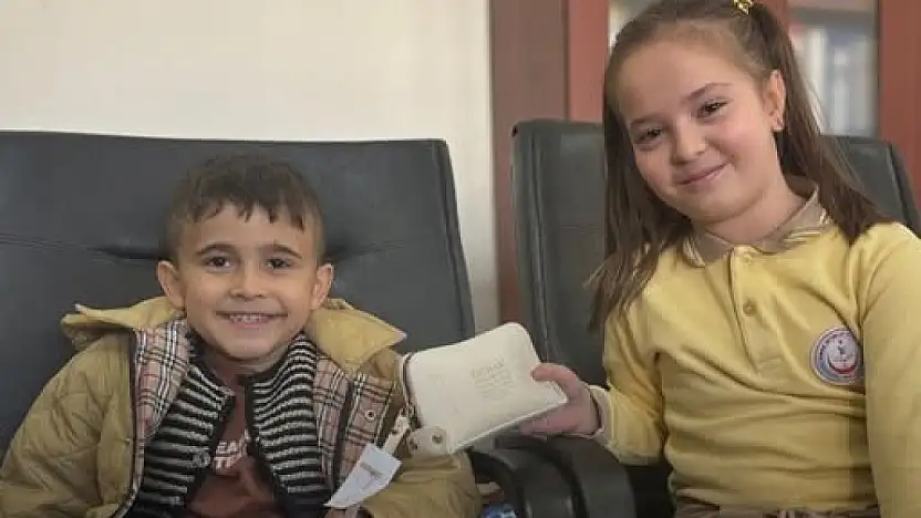 ALTININI BAĞIŞLAYAN KÜÇÜK KİRAZLI KAHRAMAN