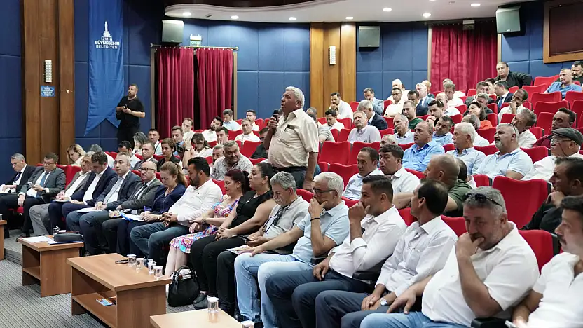 Başkan Tugay, Tire'de Bürokratlarla ve Muhtarlarla Bir Araya Geldi
