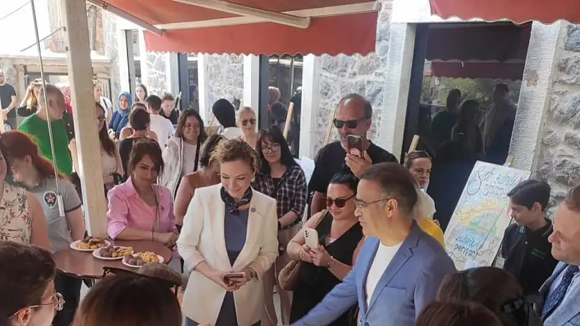 Bayındır'da Öğrencimizin Sözlük Tasarım Yarışmasındaki Başarısı Gururlandırdı