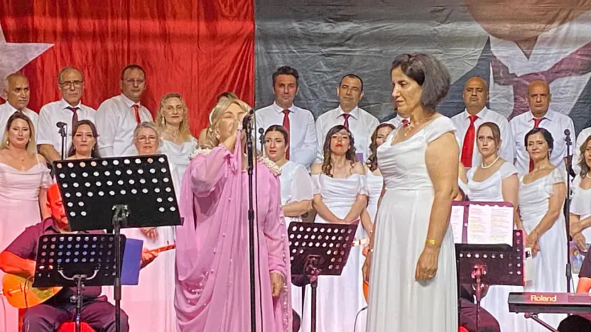 Bedia Akartürk'ten Yöresel Ezgilerle Dolu Unutulmaz Gece