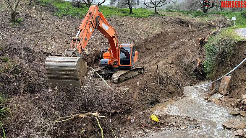 Belediye, yolun açılması için çalışmalarını sürdürüyor