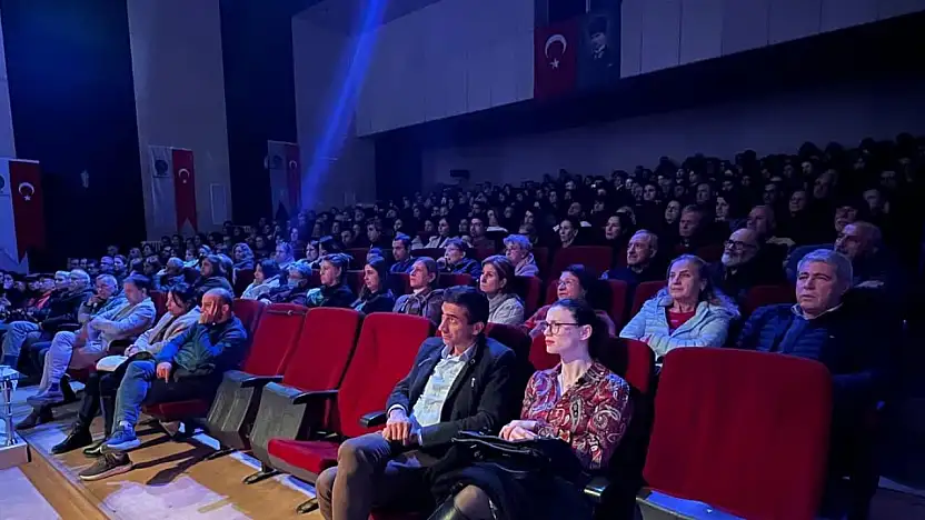 'Ben Rosa Luxemburg' Oyunu Ödemiş'te Sahnelendi