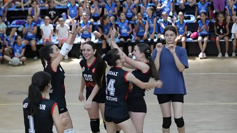 Beydağ'ın Sultanları Dostluk Maçında Sahadaydı