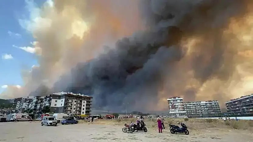 Çanakkale'de Orman Yangını Paniği: Alevler Hastane Yakınına Kadar Geldi