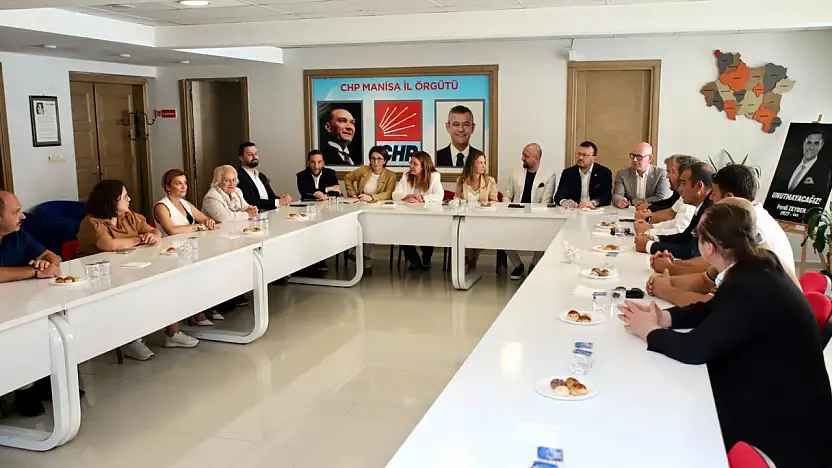CHP HEYETİ MANİSA'DA ÇİFTÇİ, ESNAF VE EMEKLİYİ DİNLEDİ