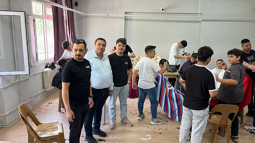 ÇIRAKLIK EĞİTİM MERKEZİ VE BERBERLER & KUAFÖRLER ODASI'NDAN ÖĞRENCİLERE ÜCRETSİZ SAÇ TIRAŞI