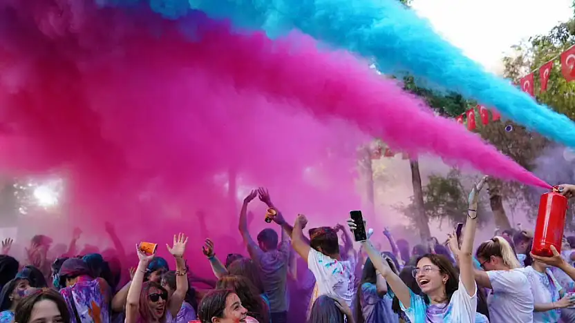 Colorfest, bugün saat 17.00'de Fatih Parkı'nda