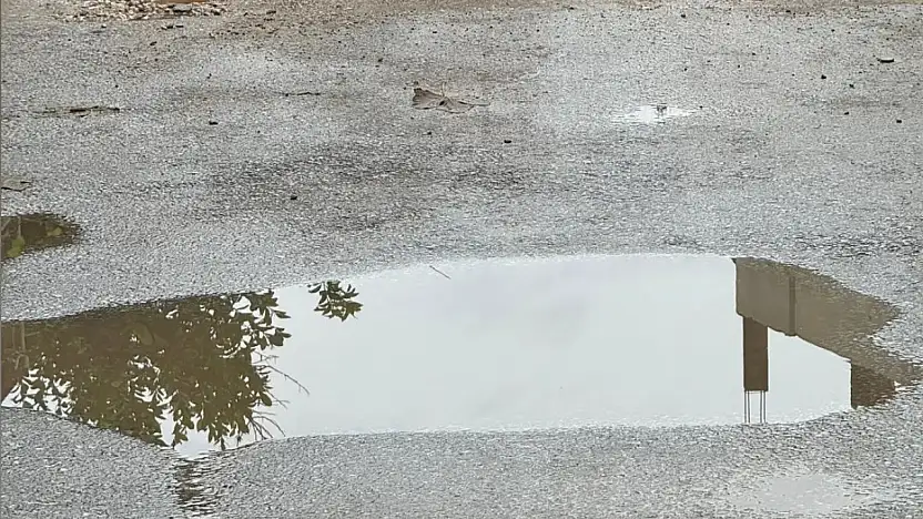 Çukurlar Hem Trafiği Hem Yaya Güvenliğini Tehdit Ediyor