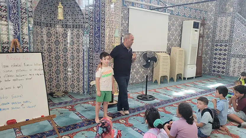 Efe Konut Camii Yaz Kur'an Kursu'nda Hatim Duası Gerçekleştirildi