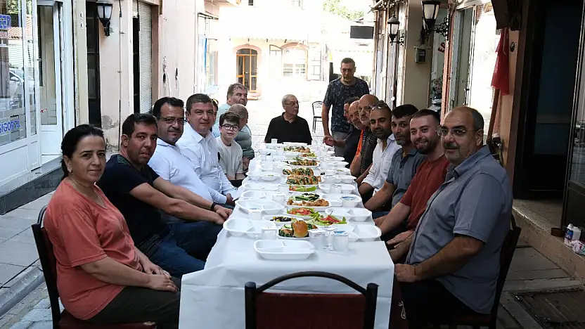Esnaf, Başkan Okuroğlu ile Kahvaltıda Buluştu