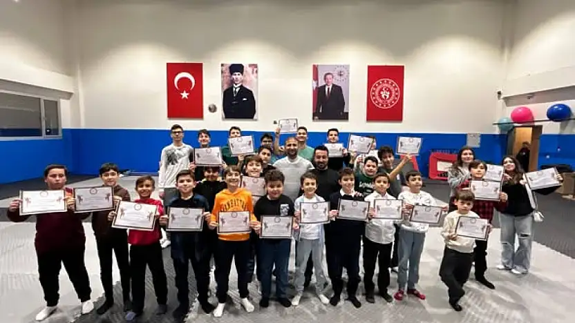 GSB Ödemiş'te Bireysel Zeybek Şenliği Katılımcılarına Belgeleri Verildi