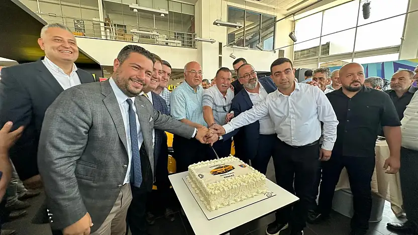 İZMİR'DE TAKSİCİLERE ÖZEL RENAULT MEGANE DÖNEMİ BAŞLADI