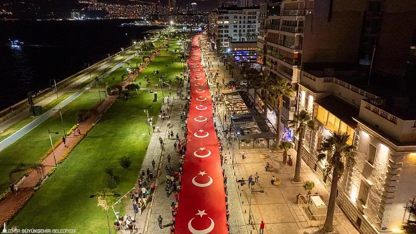 İzmir, Kurtuluşunun 103. Yılında Yine Coşkuyla Ayağa Kalkıyor