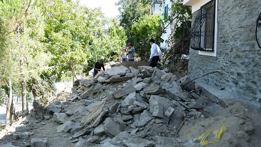 Kaplan'da Şarampol Temizliği ve İstinat Duvarı Yenileme Çalışması Sürüyor