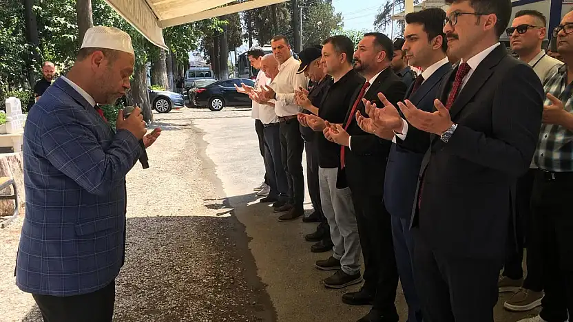 Kaymakam Hakan Yavuz Erdoğan, 15 Temmuz'da Şehitleri Dualarla Andı