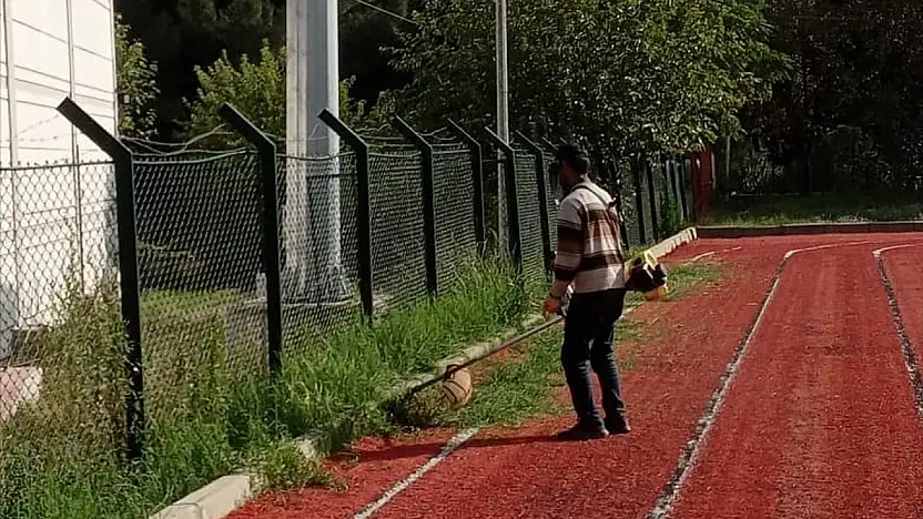 Kiraz Belediyesi'nden Stadyum Çevresi ve Şemsiler Mahallesi'nde Çevre Düzenleme Çalışması