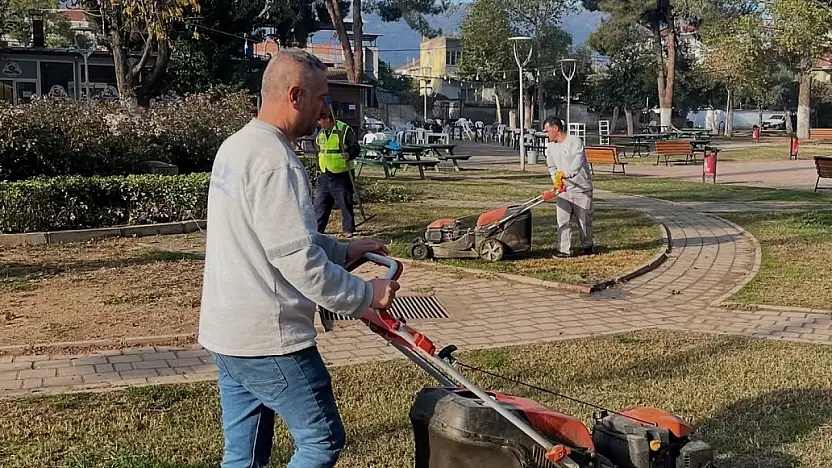 Kiraz Belediyesi, Şehit Birol Uysal Parkı ve Atatürk Anıtı Çevresinde Kapsamlı Bakım Çalışması Gerçekleştirdi