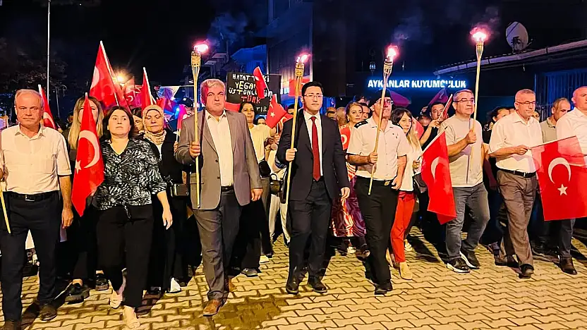Kiraz'da 30 Ağustos Zafer Bayramı Coşkusu Fener Alayıyla Yaşandı