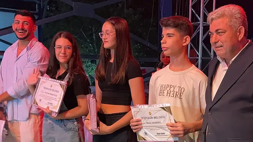 Kiraz'da 4. Tarım ve Sanayi Fuarında Teşekkür Ödülleri Takdim Edildi
