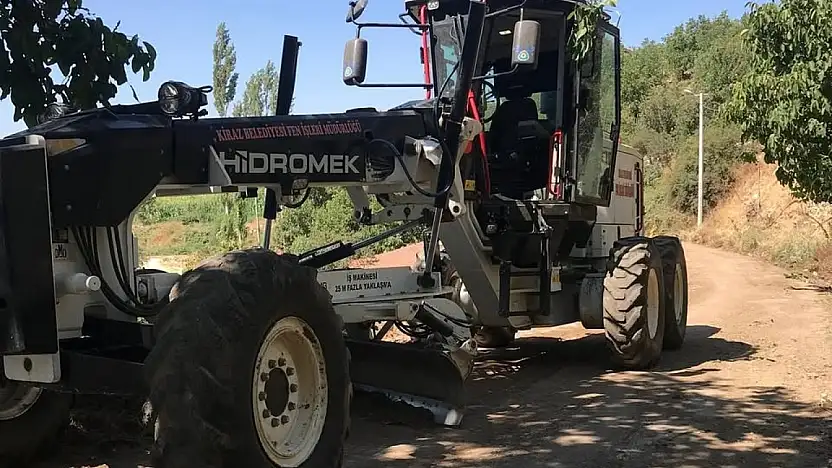 Kiraz'da Akpınar Mahallesi Üretim Yolları Yenileniyor