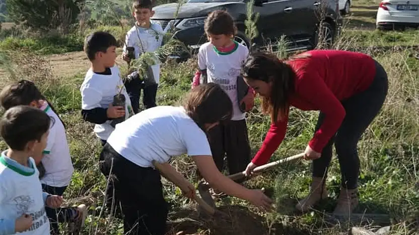 Kiraz'da Geleceğe Nefes Etkinliği: Öğrenciler Fidanlarla Buluştu