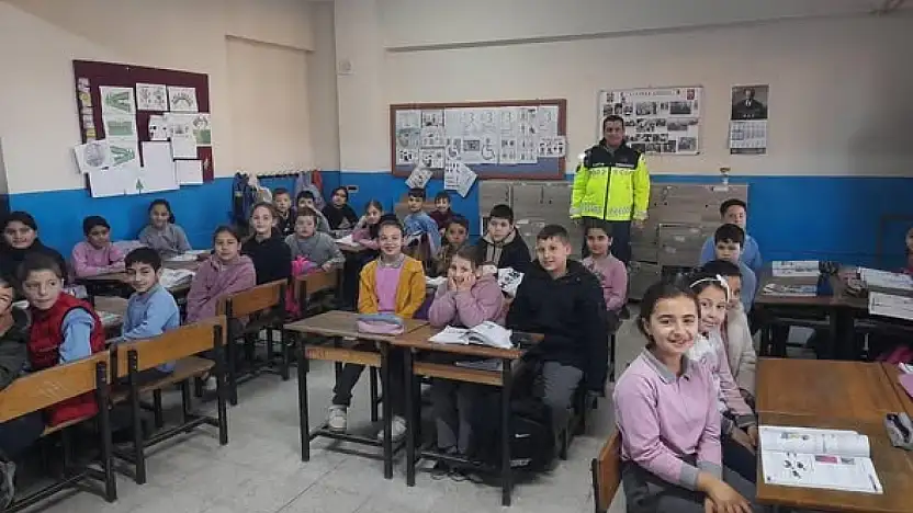 KİRAZ'DA ÖĞRENCİLERE TRAFİK GÜVENLİĞİ EĞİTİMİ VERİLDİ