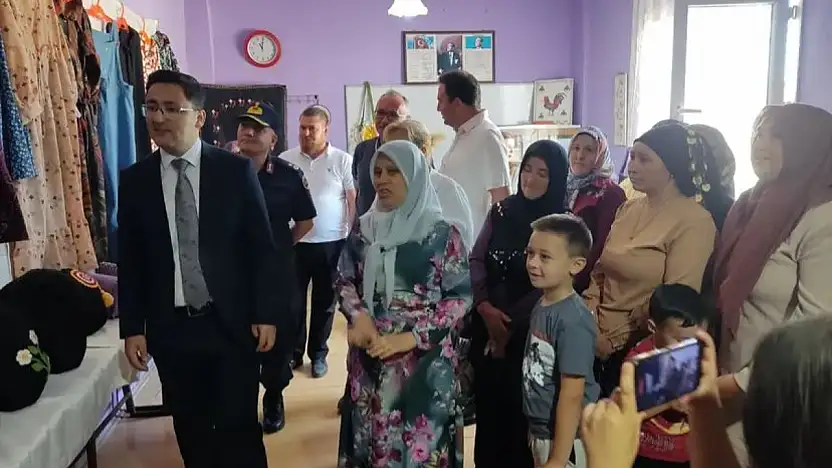 Kiraz'da Yıl Sonu Emekleri Sergilendi: Giyim Teknolojisi Kursu Göz Doldurdu