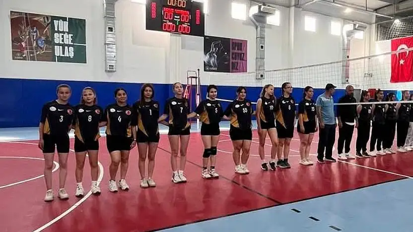Kirazda Şampiyonluk İpini Anadolu Lisesi Göğüsledi
