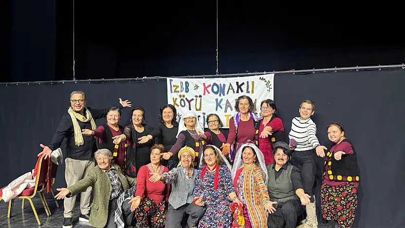 Konaklı Köyü Kadın Tiyatrosu'ndan Alkış Fırtınası: Bir Zamanlar Ödemiş'te Sahnede Hayran Bıraktı