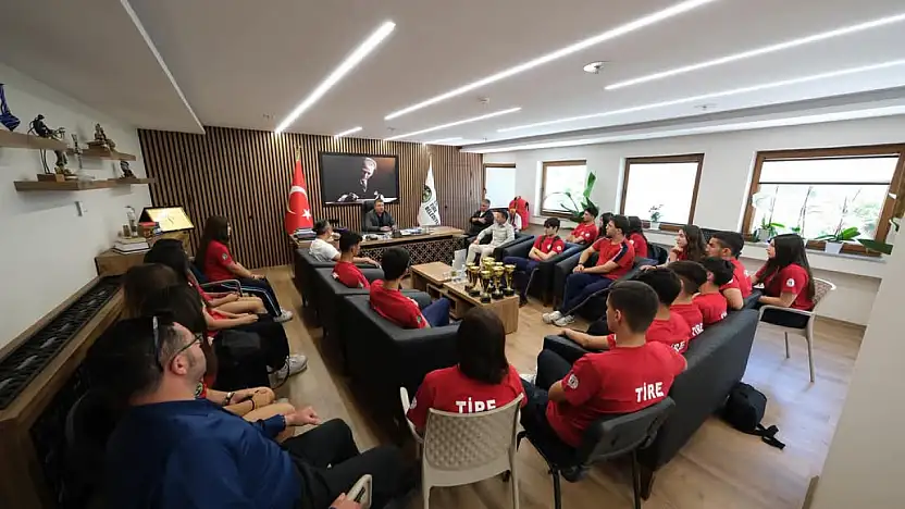Küçük Menderes'in Şampiyon Sporcuları Tire'de Gururla Karşılandı