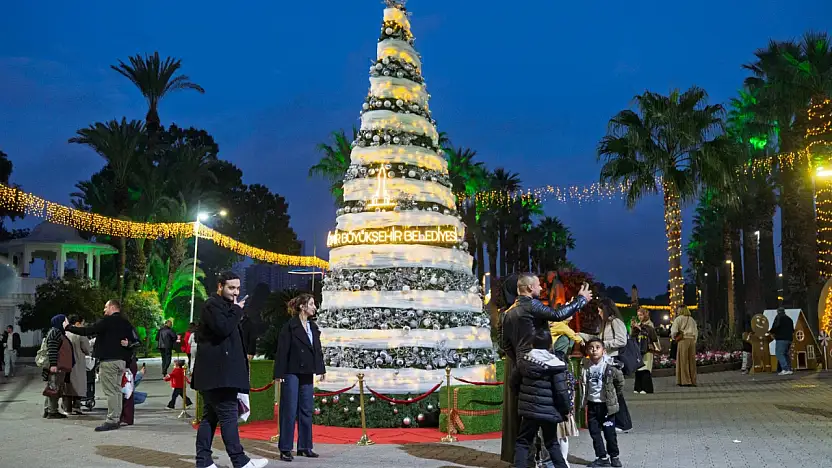 Kültürpark'ta Aralık Eğlencesi İzmirlileri Büyülüyor