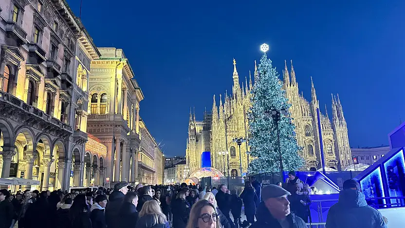 Milano'nun Simgesi Duomo Katedrali Ziyaretçi Akınına Uğruyor
