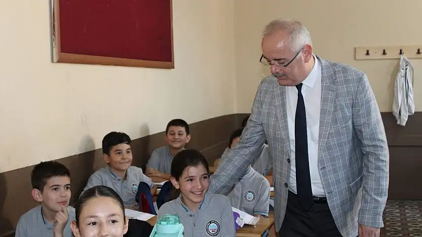 MİLLİ EĞİTİM MÜDÜRÜ DESTİCİOĞLU, ÖDEMİŞ ORTAOKULUNDA EĞİTİM ÇALIŞMALARINI YERİNDE İNCELEDİ