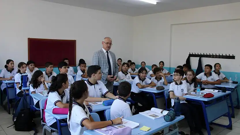 Müdür Desticioğlu'ndan Mustafa Ayşe Yanbastı Ortaokuluna Ziyaret