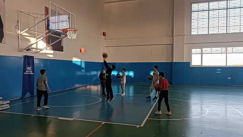 Ödemiş Gençlik Merkezi'nde Basketbol Heyecanı