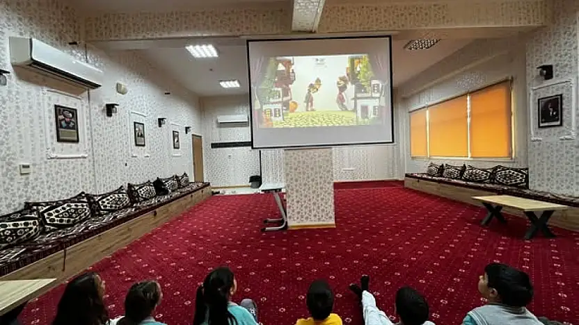 Ödemiş Gençlik Merkezi'nde Hacivat ve Karagöz Etkinliği