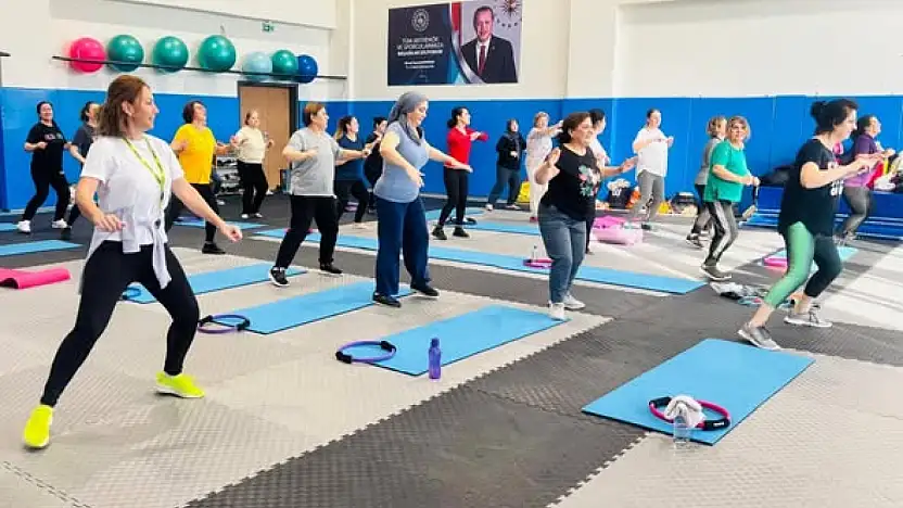Ödemiş Gençlik Merkezi'nde pilates ve zumba etkinlikleri yoğun ilgi görüyor