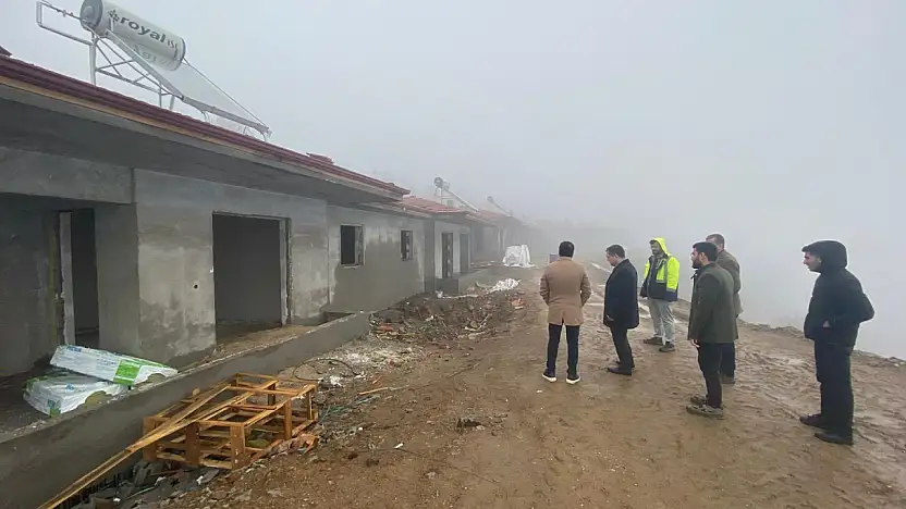 ÖDEMİŞ KAYMAKAMI YANGIN MAĞDURU MAHALLELERDE İNCELEMELERDE BULUNDU