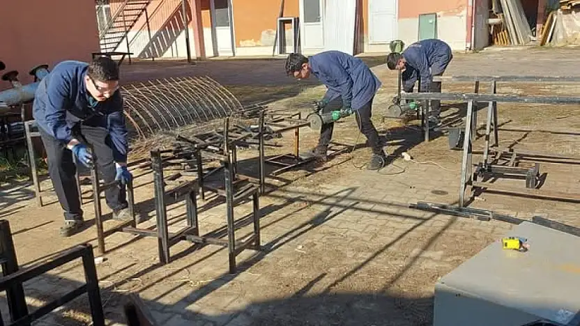 ÖDEMİŞ M.T.A. LİSESİ'NDE 'ATIK MALZEMEDEN SANATA' PROJESİ