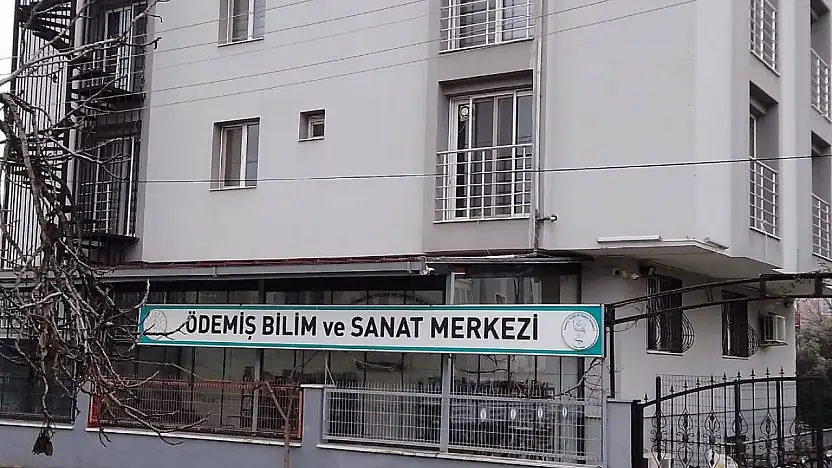 ÖDEMİŞ ÖĞRENCİLERİNDEN ULUSLARARASI BİLİM VE SANAT KONGRESİNDE TARİHİ BAŞARI