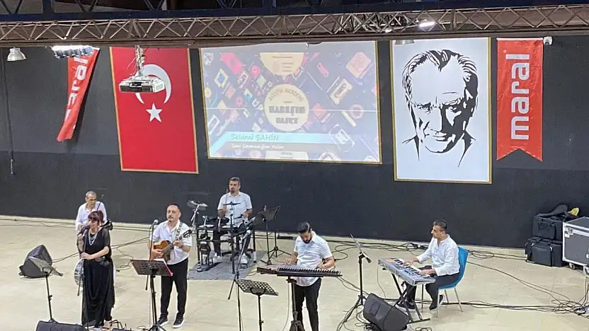Ödemiş'te 'Karışık Kaset' Konseri Coşkuyla Gerçekleşti