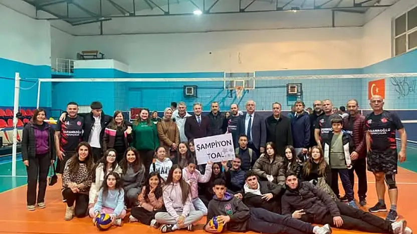 Ödemiş'te Öğretmenler Arası Voleybol Turnuvası Büyük Finalle Tamamlandı