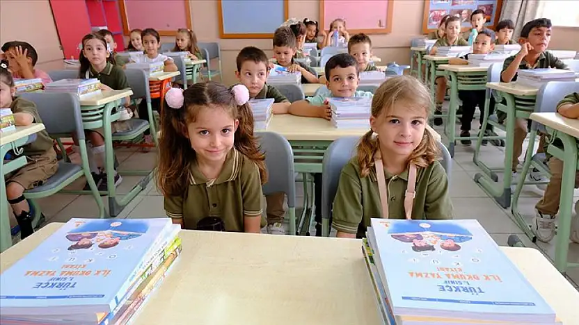 Ödemiş'te Polislerden Öğrencilere Kitap Dostluğu Etkinliği