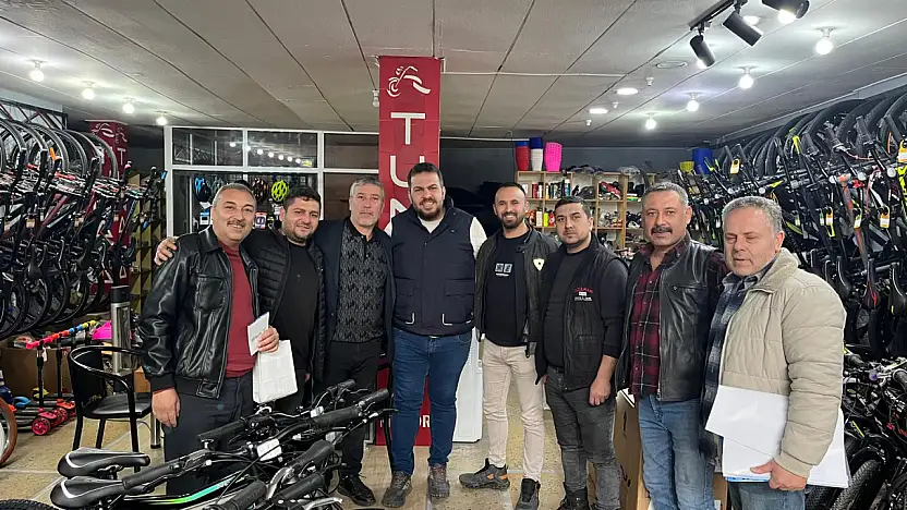 PAZAR GÜNÜ DE SAHADA: HAKAN GÜÇLÜ DURMADAN DİNLİYOR